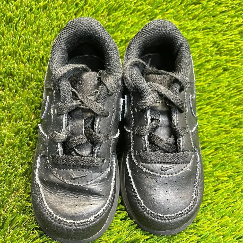 Nike Air Force 1 LE Boys Size 8C Black Athletic Lifestyle Leather Shoes Sneakers